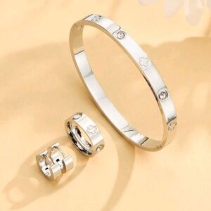 Elegant Silver Bracelet and Ring Set